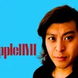 愛波哥的 YouTube 頻道肖像：留著側分長髮、身穿黑衣，站在亮藍背景前，左側排有紅色 AppleHYH 字樣
