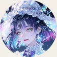 數據女巫 D.pys 的創作者頭像：虹彩碎片與蝴蝶環繞黑紫短髮、綠眼的幻想人物，圓形構圖